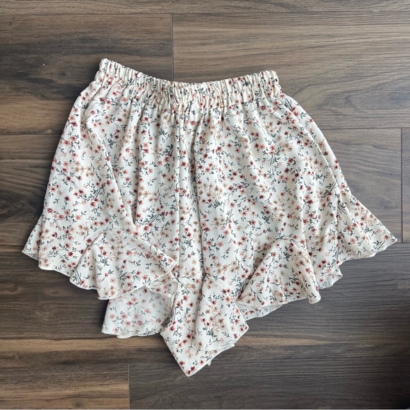 Amable Shorts - Picture 2 of 3